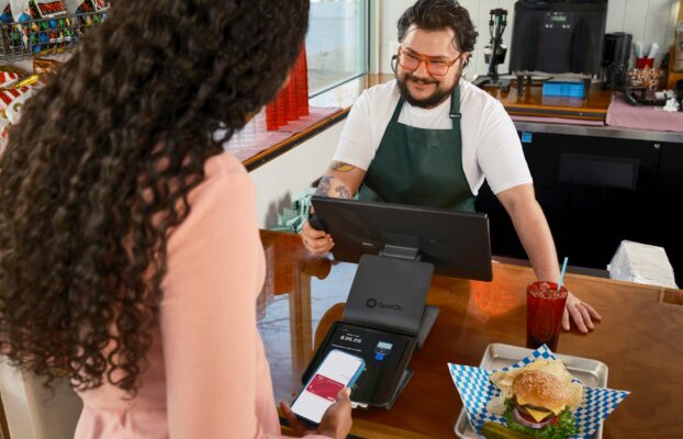Checklist: Cómo elegir el mejor sistema POS para restaurantes en 2026